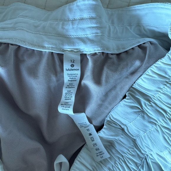 Lululemon Tracker LR Short 4” *lined - Picture 4 of 5